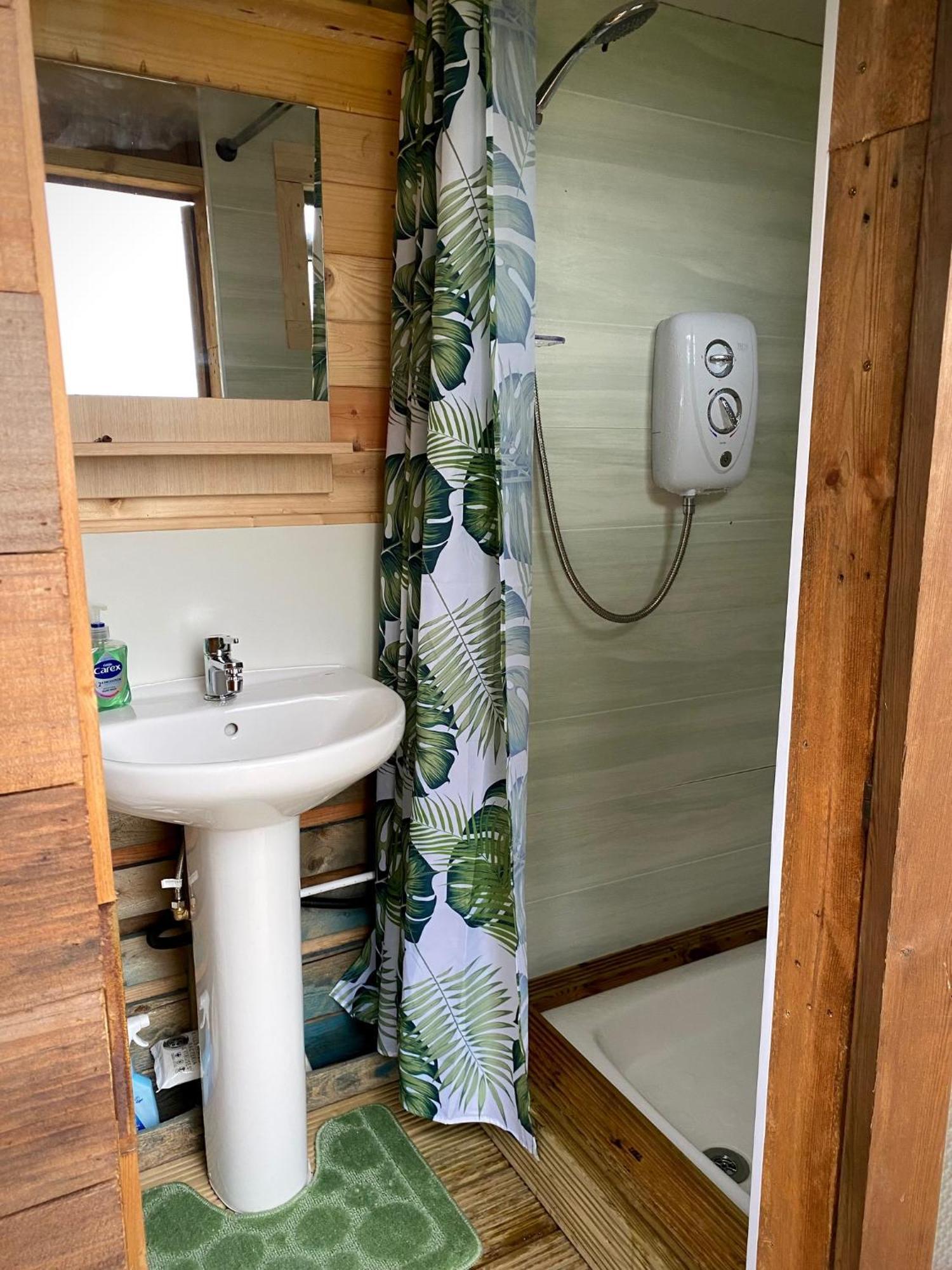 Cherry Tree Glamping Lodge Wellington (Somerset) Exterior foto